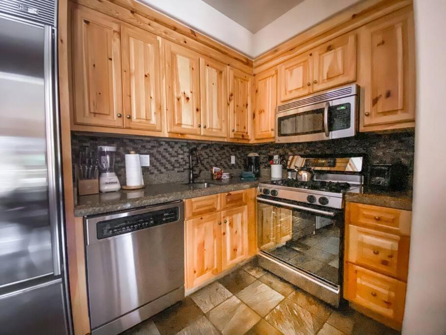 2 Bedroom Condominium - Luxury Skiin And Out Телърайд Екстериор снимка